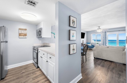 Holiday Isle Condo | 706 - Bright n Beachy, includes Free Beach Service