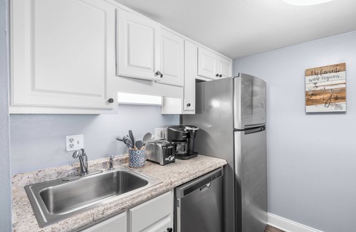 Holiday Isle Condo | 706 - Bright n Beachy, includes Free Beach Service