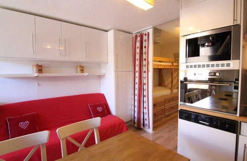 Eclose-Est Apartment | 70m from shops, 2nd floor, tv, 25m², Alpe d'Huez