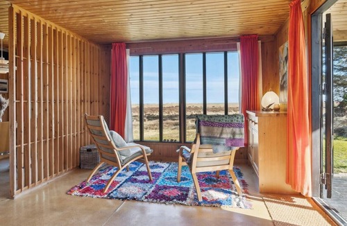 Hou House | 70s holiday home with sea view near Hals
