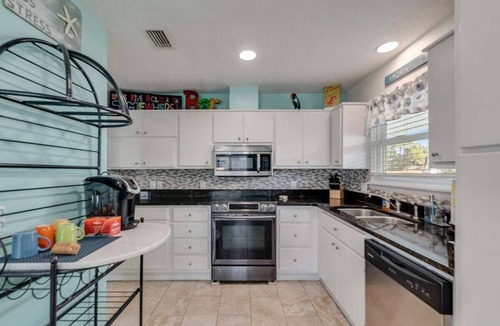 Gulf Lagoon Beach House | 7131 Sunset Ave-Splendid Private Cottage- 1 Block from Beach!