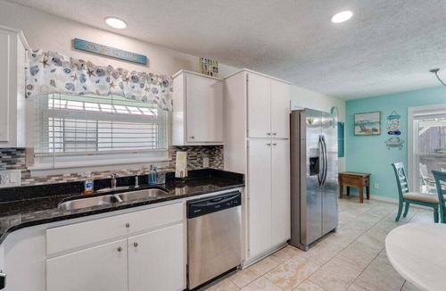 Gulf Lagoon Beach House | 7131 Sunset Ave-Splendid Private Cottage- 1 Block from Beach!