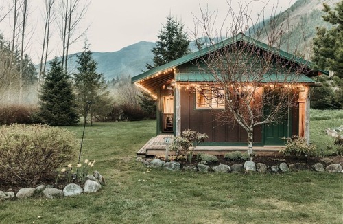 Maple Falls Cabin | 71MF- Rustic - Pets Ok - Sleeps 4 by RedAwning