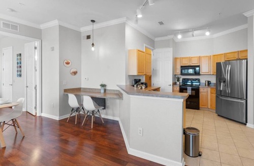 Loughman Apartment | 721TR 2BR Condo APT Heated Pool HotTub King Bed