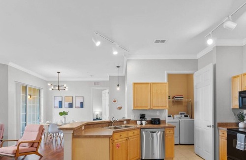 Loughman Apartment | 721TR 2BR Condo APT Heated Pool HotTub King Bed
