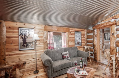 Ruidoso Cabin | 74 m² Cabin ∙ 2 bedrooms ∙ 6 guests