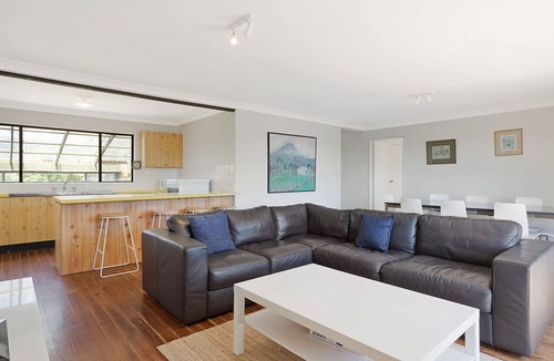 Dalmeny House | 74 Ocean Parade - Beach Home