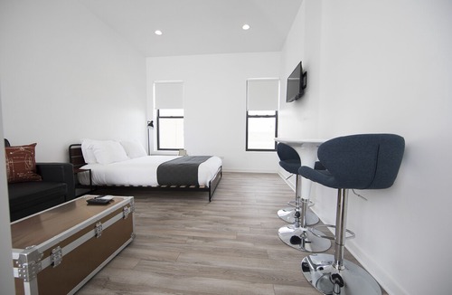 River West Apartment | 747 Altitude Apartment