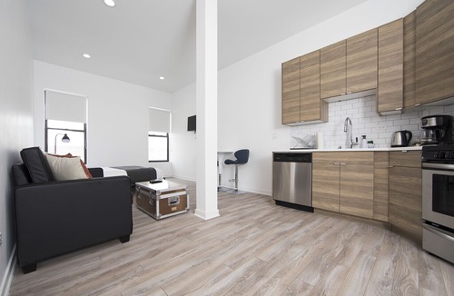 River West Apartment | 747 Altitude Apartment