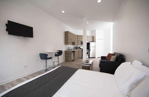 River West Apartment | 747 Altitude Apartment