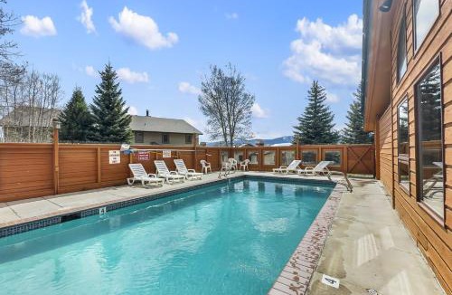 Corinthian Hills House | 75 Corinthian 3Br 3Ba Spacious Layout, Private Garage