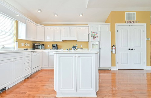 A-Zone House | 75 Ft from the Beach! Beach Block!