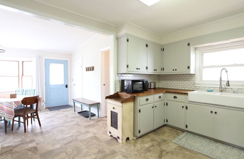 Teall Beach House | 75 Ft Of Private Lakefront!