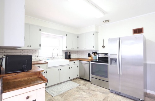 Teall Beach House | 75 Ft Of Private Lakefront!