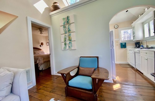 Union Pier Cottage | 75 Paces to Beach Stairs! Week of Fri., 6/26 to Fri., 7/3 Available!