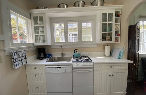 Union Pier Cottage | 75 Paces to Beach Stairs! Week of Fri., 6/26 to Fri., 7/3 Available!