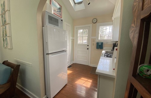 Union Pier Cottage | 75 Paces to Beach Stairs! Week of Fri., 6/26 to Fri., 7/3 Available!