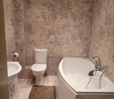 Sherborne St. John House | 75 Park Prewett ROOM 2