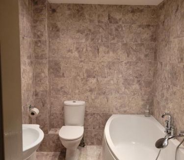 Sherborne St. John House | 75 Park Prewett ROOM 2