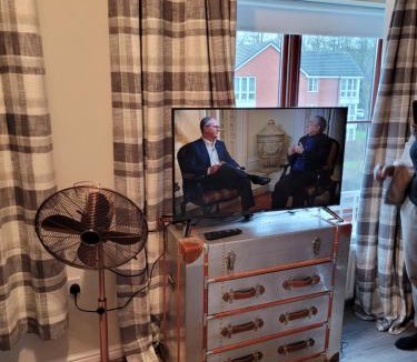 Sherborne St. John House | 75 Park Prewett ROOM 2