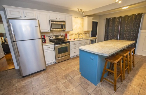 Fayetteville House | 75 Yards from Dickson, walk to Razorback stadium!