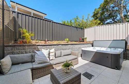 Corlette House | 75A Sandy Point Road