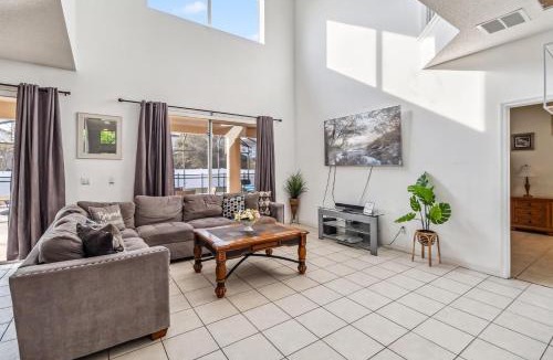 Seasons House | 765 Beautiful Vacation Home With Private Pool, And Much More!