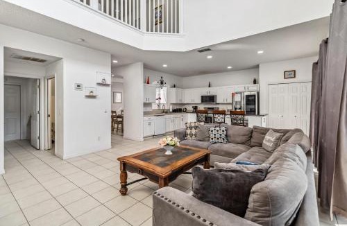 Seasons House | 765 Beautiful Vacation Home With Private Pool, And Much More!