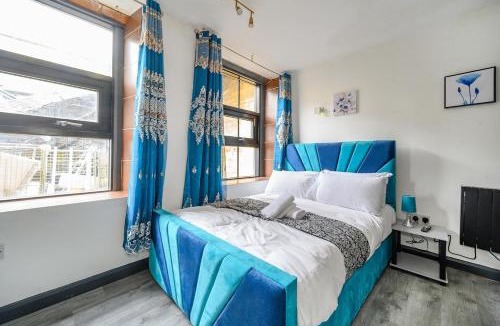 Bradford Apartment | 78F6 Modern & Cosy Studio