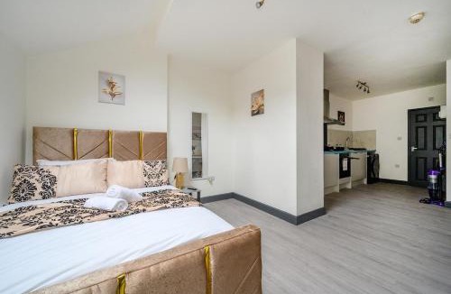 Bradford Apartment | 78F8 Spacious & Modern