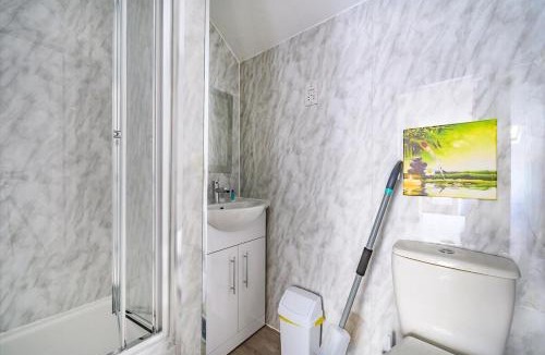 Bradford Apartment | 78F8 Spacious & Modern