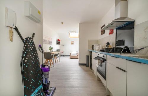 Bradford Apartment | 78F8 Spacious & Modern