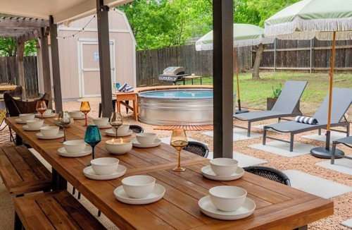 Sweetbriar House | 7BD Southwestern Retreat - Pool - Outdoor Dining - Gym - PingPong - 10 Min to DT