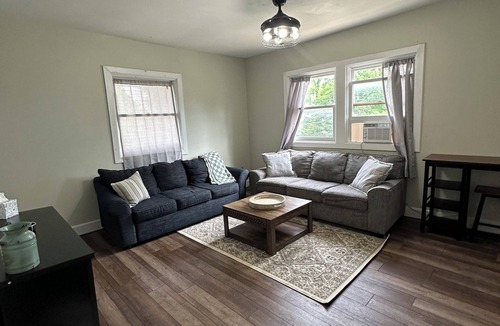 Cortland House | 7BR/3BA Home on Lincoln