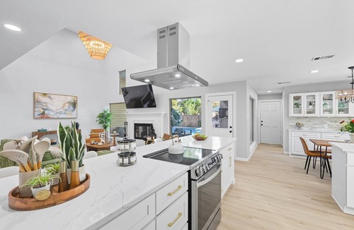 DeSoto House | 7BR 5BA w Pool, Hot Tub, Sport Court & Game Room