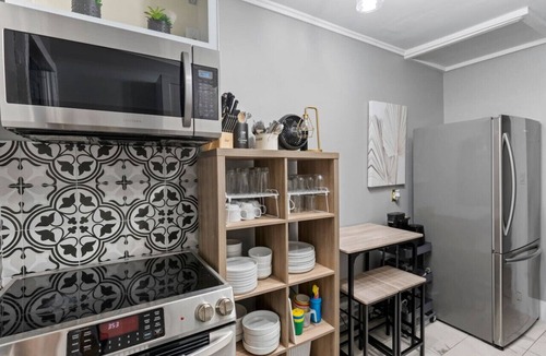 Windsor House | 7BR house 19 ppl DT Windsor Free Parking