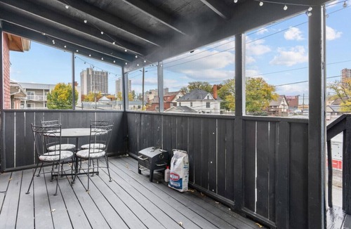 Windsor House | 7BR house 19 ppl DT Windsor Free Parking