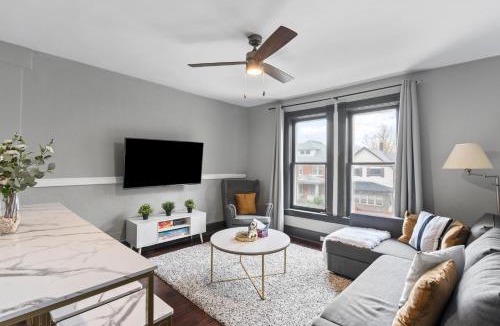 Windsor Villa | 7BR house 19 ppl DT Windsor WD Free Parking