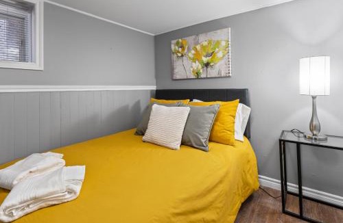 Windsor Villa | 7BR house 19 ppl DT Windsor WD Free Parking