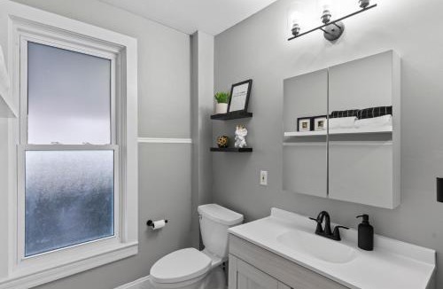 Windsor Villa | 7BR house 19 ppl DT Windsor WD Free Parking