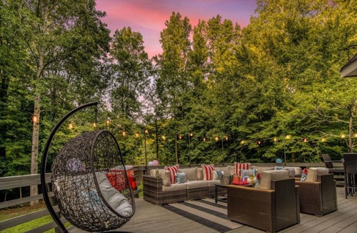 Jamestown House | 7BR Jamestown Oasis with Hot Tub and Games