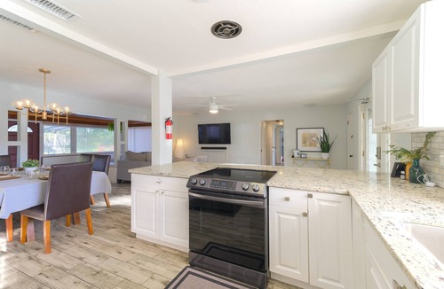 Edgewood Villa | 7BR Lakefront | Pool & Hot Tub