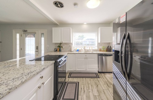 Edgewood Villa | 7BR Lakefront | Pool & Hot Tub