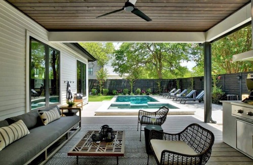 Montopolis House | 7BR Private Villa | Heated Pool & Outdoor Oasis