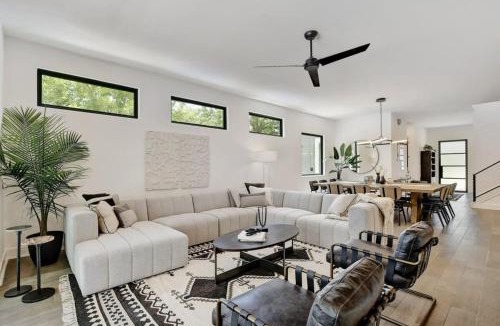 Montopolis House | 7BR Private Villa with Heated Pool & Outdoor Oasis