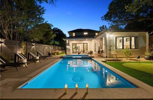 Montopolis House | 7BR Private Villa with Heated Pool & Outdoor Oasis
