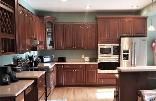 Livingston House | 7BR waterfront retreat, hot tub, beach, kayaks, public side, pets, game rooms
