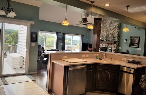 Livingston House | 7BR waterfront retreat, hot tub, beach, kayaks, public side, pets, game rooms