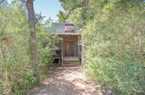 Wellborn Cabin | 7F Lodge - Sully's Place An Aggie Tradition with Aggie Style w/outdoor Jacuzzi and Breakfast