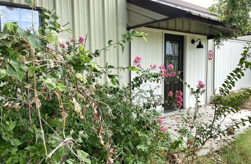 Riesel House | 7Js Waco Western Club - Privacy, View, Pool & Hot Tub